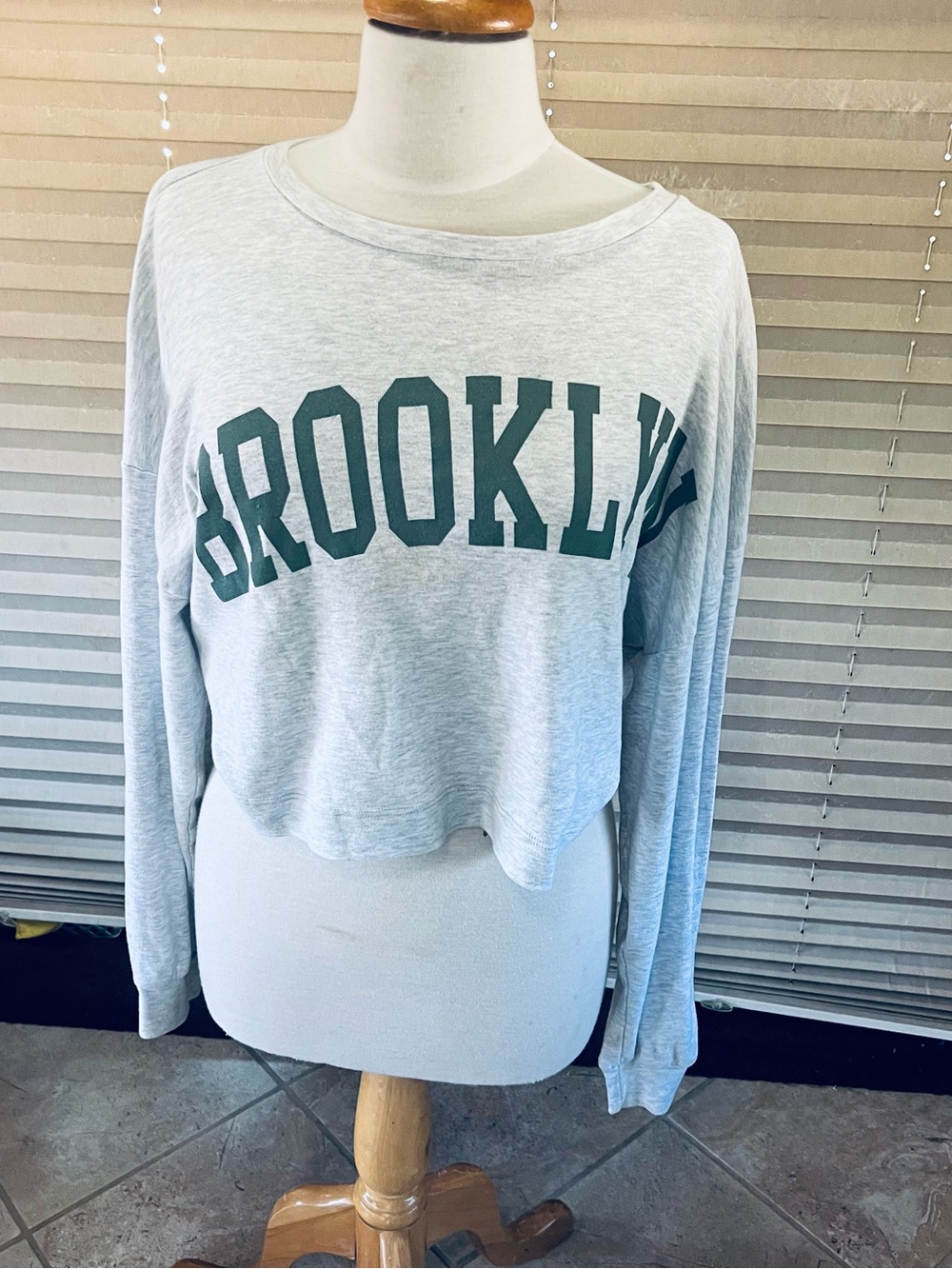 BUCKETLIST Light Gray Cropped 'BROOKLYN' Long Sleeve Top
